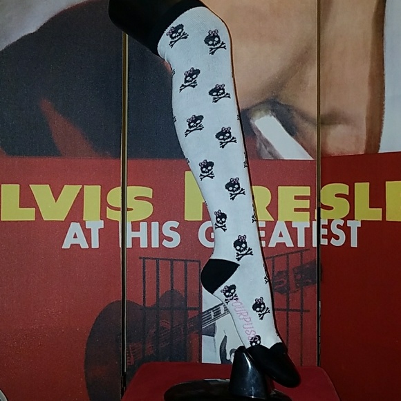 Sourpuss Girlie Skulls Knee Socks Crossbones Bow - Picture 2 of 6